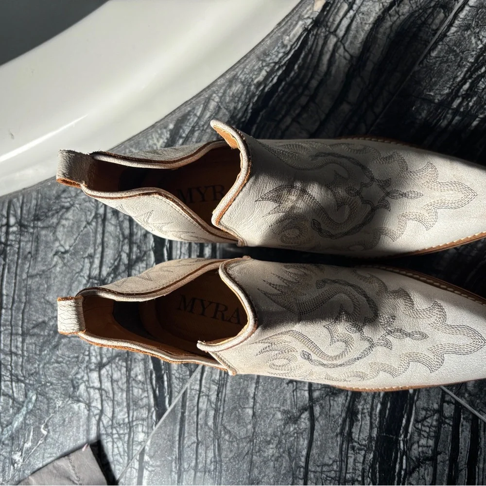 Myra handmade ankle boots - Picture 4 of 6